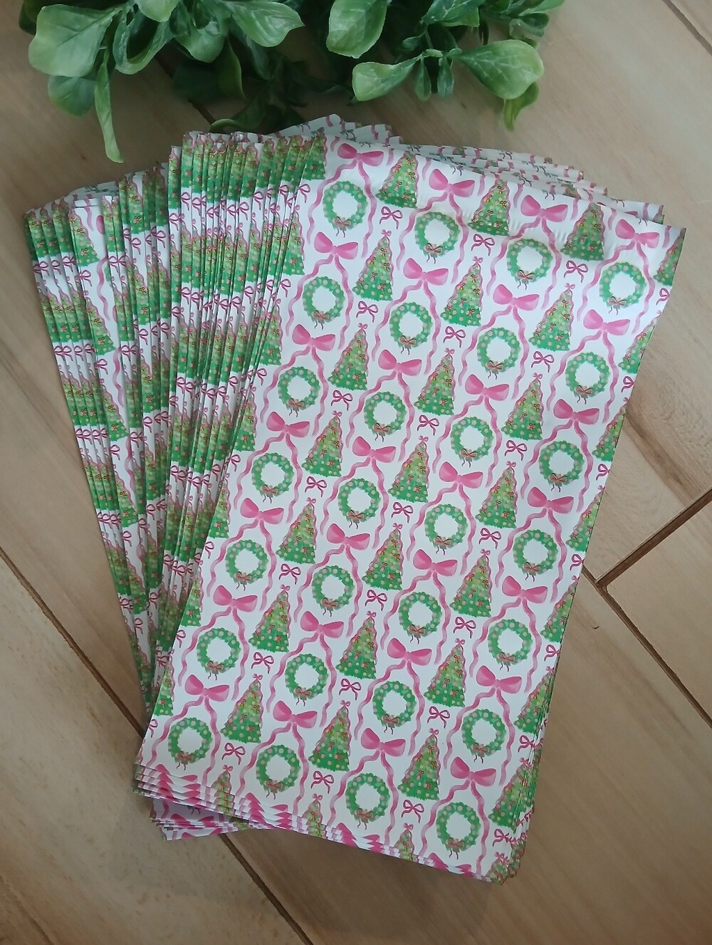 100 Count ~ Poly Mailers With Christmas Designs Size 6 X 9